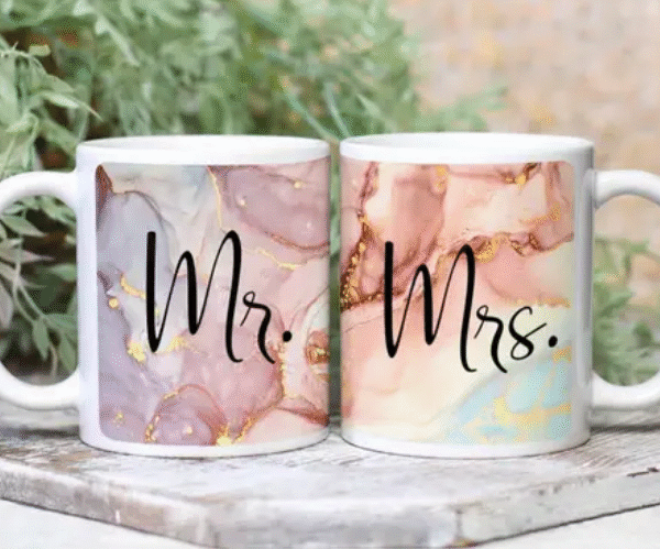 AMGHUB Mr & Mrs Ceramic Couple Mug Set | 330ml Each | Pack of 2 | Romantic Gift for Valentine’s Day & Anniversary